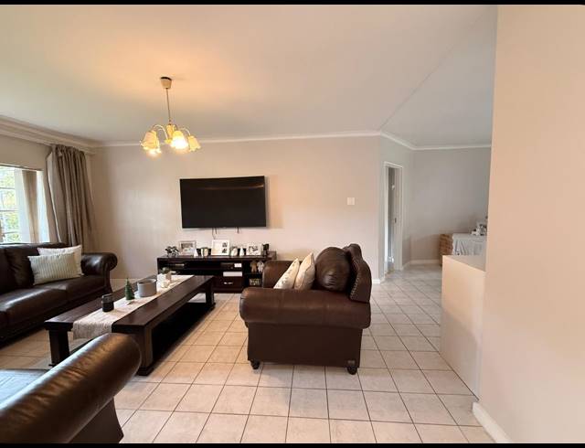 3 BEDROOM TOWNHOUSE FOR SALE IN AVIARY HILL